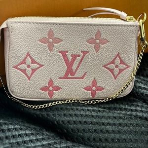 Louis Vuitton mini pochette